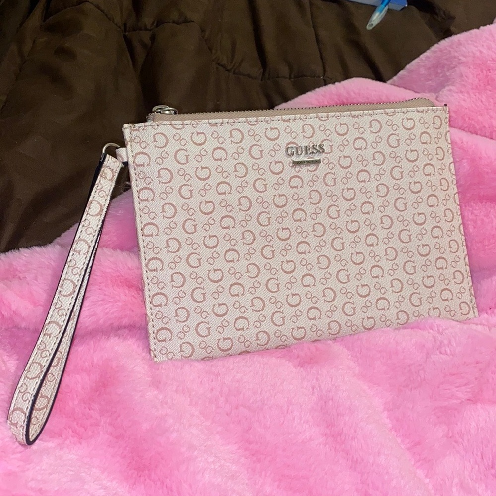 Guess wristlet/clutch